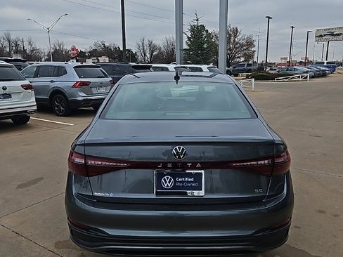 Used 2025 Volkswagen Jetta SE image 6