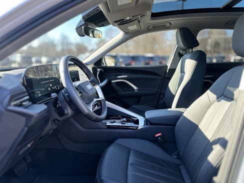 Used 2025 Audi Q5 2.0T Premium Plus w/ Convenience Package image 14
