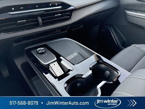 Used 2025 Buick Enclave Preferred w/ Super Cruise Package AWD/4WD image 28
