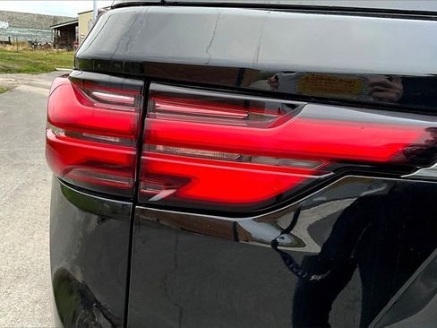 Used 2023 Chevrolet Traverse High Country image 31