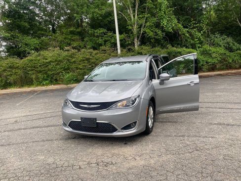 Used 2017 Chrysler Pacifica Touring-L FWD image 57