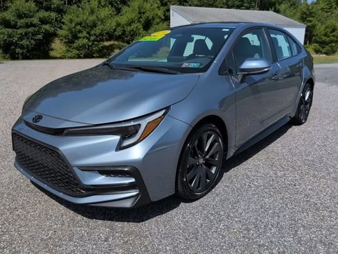 Used 2024 Toyota Corolla SE w/ SE Convenience Package FWD image 2