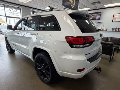 Used 2021 Jeep Grand Cherokee Laredo X AWD/4WD image 11