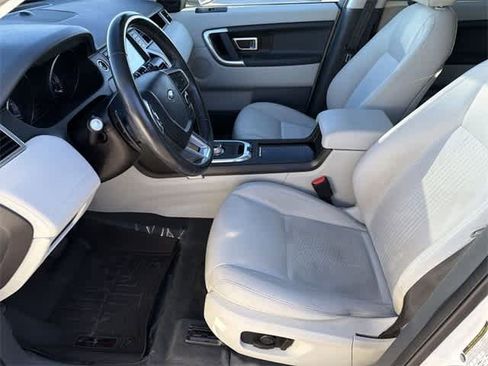 Used 2016 Land Rover Discovery Sport SE image 5