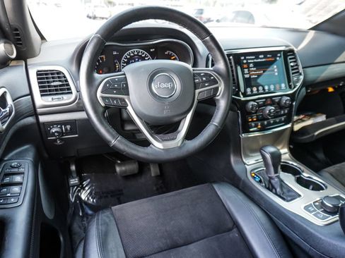Used 2022 Jeep Grand Cherokee Laredo X AWD/4WD image 12