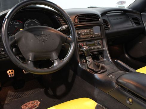 Used 1998 Chevrolet Corvette Convertible w/ Memory Pkg RWD image 30