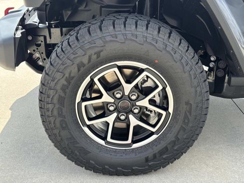 New 2026 Jeep Gladiator Rubicon w/ Steel Power Dome Hood Package AWD/4WD image 4