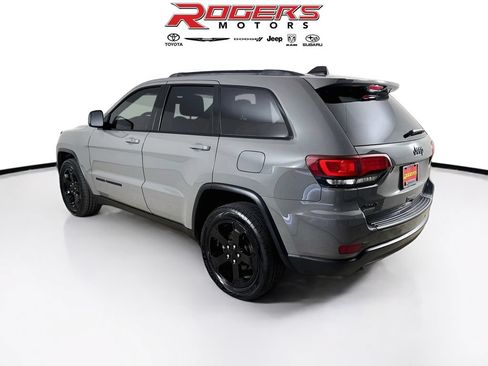Used 2019 Jeep Grand Cherokee Laredo AWD/4WD image 6