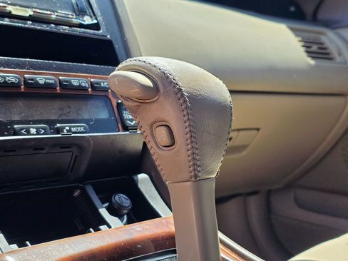 Used 2000 Toyota Avalon XL FWD image 27