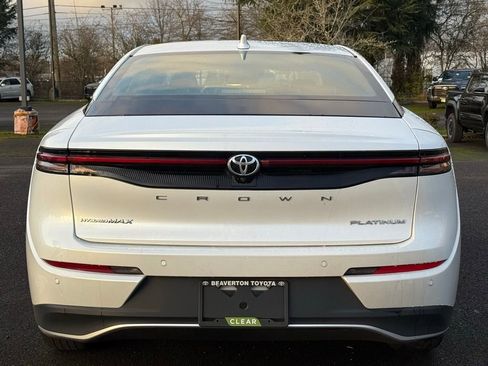 Used 2023 Toyota Crown Platinum image 4