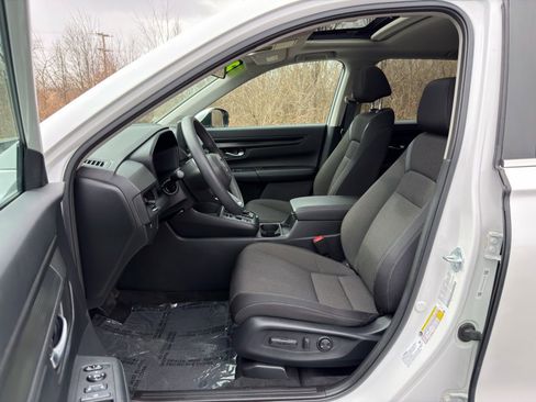 Used 2025 Honda CR-V EX image 11