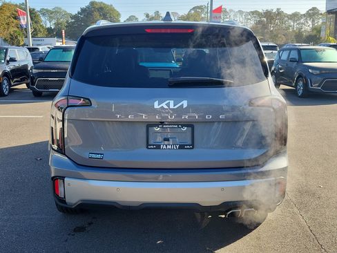 Certified 2023 Kia Telluride EX w/ EX Captain's Chair Package image 5
