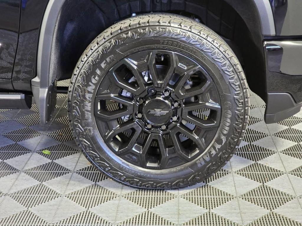 New 2026 Chevrolet Silverado 2500 High Country w/ High Country Premium Package AWD/4WD image 9