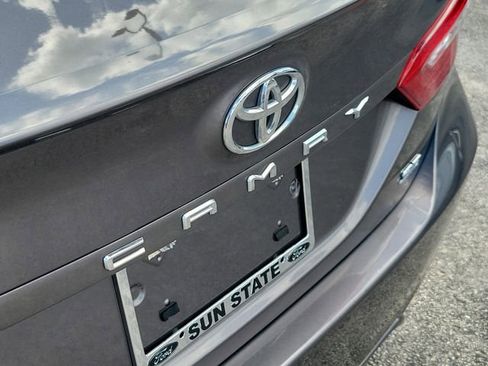 Used 2019 Toyota Camry SE FWD image 7
