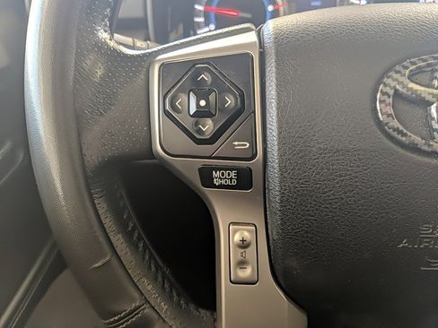 Used 2017 Toyota 4Runner SR5 Premium image 16