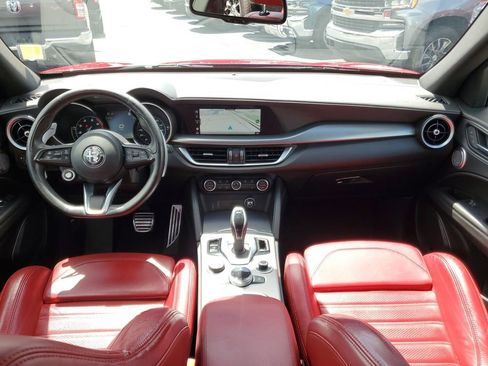 Used 2022 Alfa Romeo Stelvio Veloce image 13