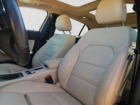 Used 2018 Mercedes-Benz GLA 250 image 16