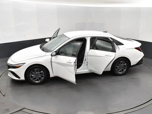 Used 2024 Hyundai Elantra SEL FWD image 7