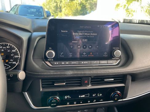 Used 2025 Nissan Rogue SV image 20