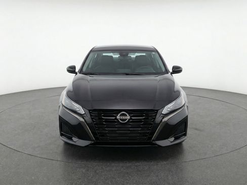 Used 2025 Nissan Altima 2.5 SV image 2