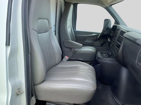 Used 2014 Chevrolet Express 3500 Extended RWD image 16