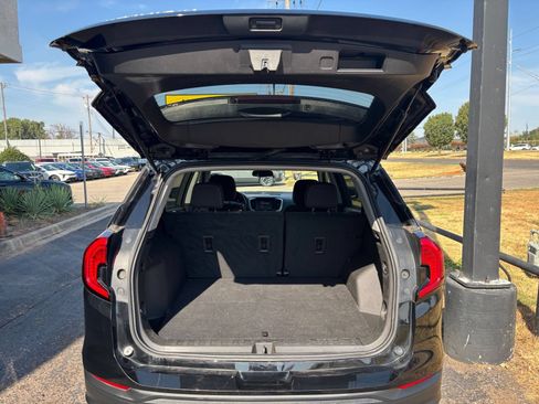 Used 2024 GMC Terrain SLE FWD image 25