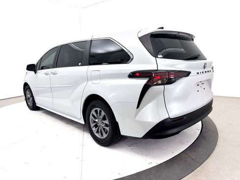Used 2023 Toyota Sienna XLE w/ Protection Package (TMS) FWD image 16