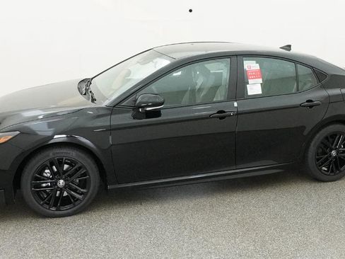 New 2026 Toyota Camry SE FWD image 5