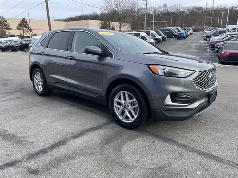 Used 2023 Ford Edge SEL image 6