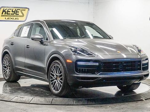 Used 2022 Porsche Cayenne Turbo image 5