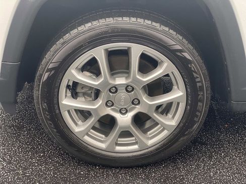 Certified 2023 Jeep Compass Latitude image 13