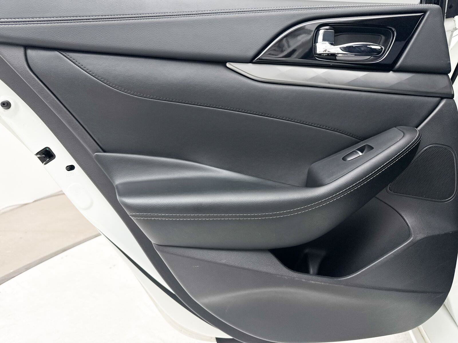 Used 2022 Nissan Maxima SV FWD image 29
