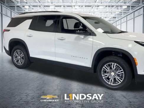 Used 2025 Chevrolet Traverse LT AWD/4WD image 3