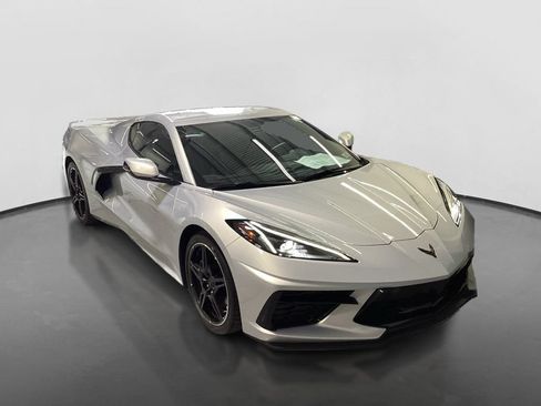 Used 2021 Chevrolet Corvette Stingray Coupe w/ Z51 Performance Package RWD image 3