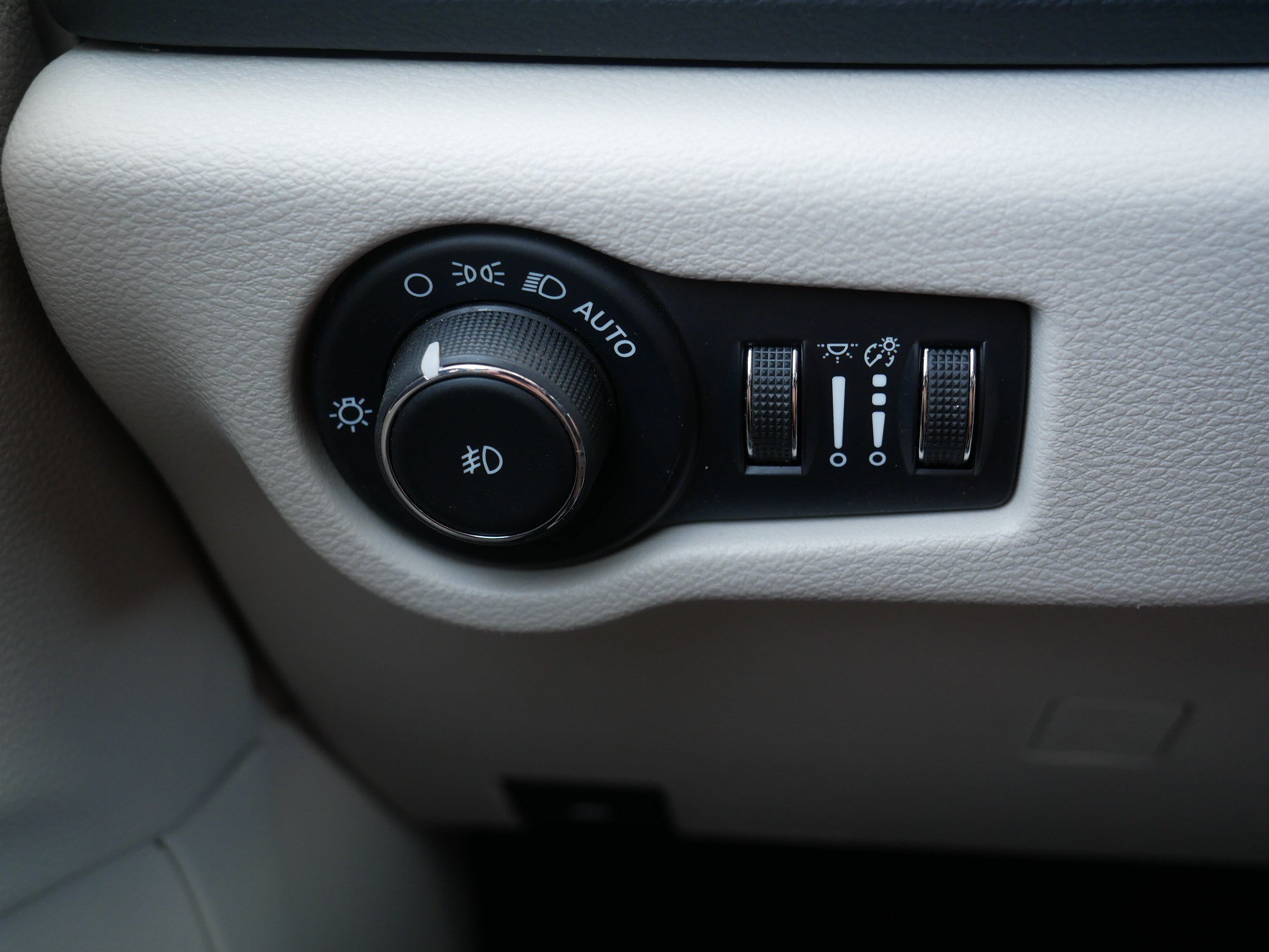 Used 2024 Chrysler Pacifica Touring-L FWD image 26