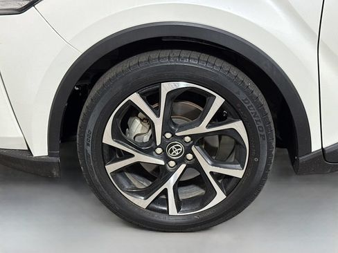 Used 2021 Toyota C-HR XLE FWD image 28