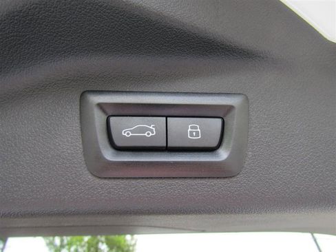 Used 2024 BMW X7 xDrive40i w/ Premium Package image 60