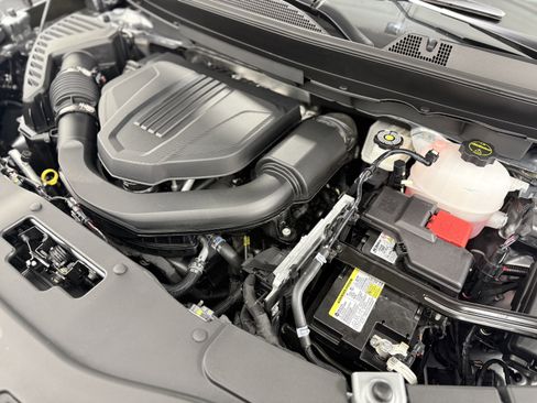 Used 2025 Chevrolet Traverse Z71 w/ Driver Confidence Package image 34