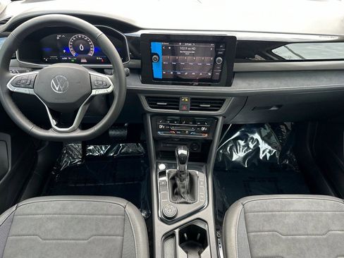 New 2026 Volkswagen Taos SE image 12