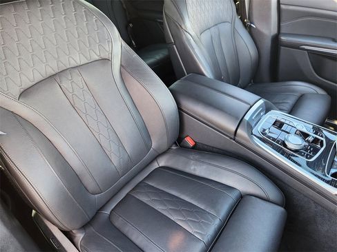 Used 2023 BMW X7 xDrive40i w/ Executive Package image 19