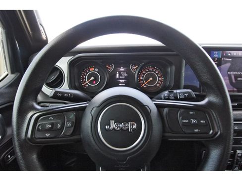 Used 2025 Jeep Wrangler Unlimited Sport AWD/4WD image 16