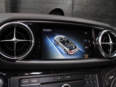 Used 2017 Mercedes-Benz SL 550 image 56