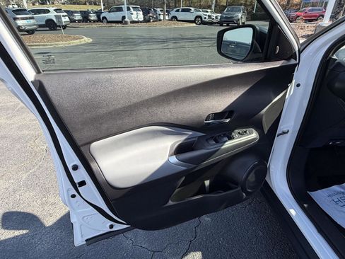 Used 2024 Nissan Kicks SR w/ SR Premium Package image 16