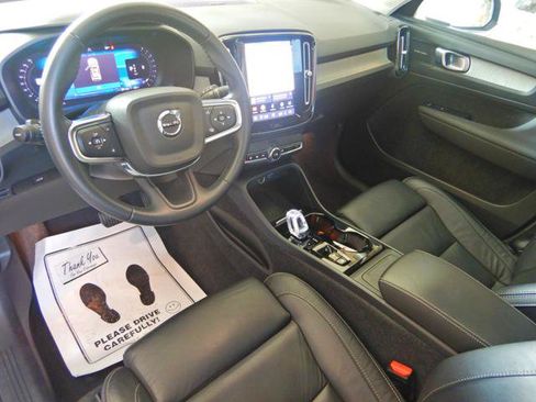 Used 2024 Volvo XC40 B5 Plus w/ Protection Package Premier AWD/4WD image 2