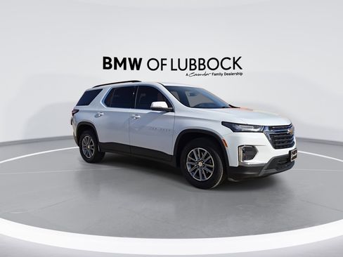 Used 2023 Chevrolet Traverse LT image 2
