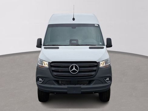 Used 2025 Mercedes-Benz Sprinter 2500 image 2