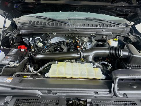 Used 2024 Ford Expedition XLT image 35