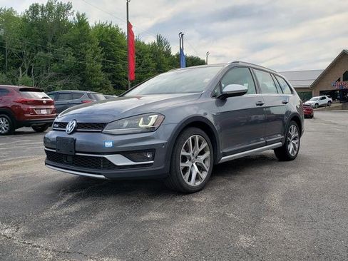 Used 2017 Volkswagen Golf Alltrack AWD/4WD image 3