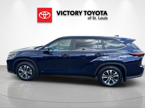 Used 2024 Toyota Highlander XLE AWD/4WD image 6