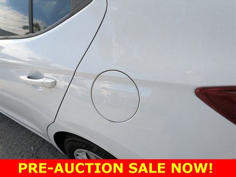 Used 2018 Hyundai Elantra SE image 16